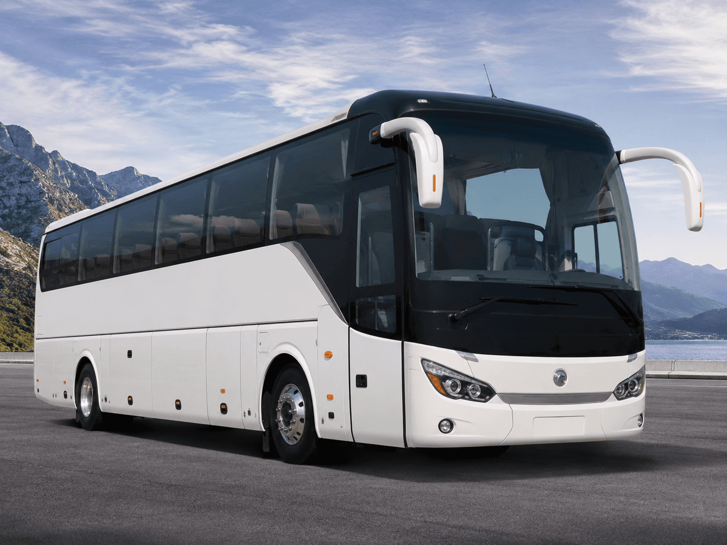 45 Seat 2x2 Luxury Coach Bus